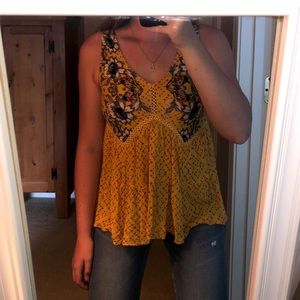 Francesca’s super cute yellow flowy top